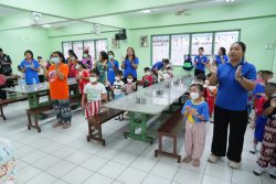 HOR04220