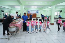 HOR04543