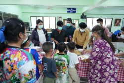 HOR04715
